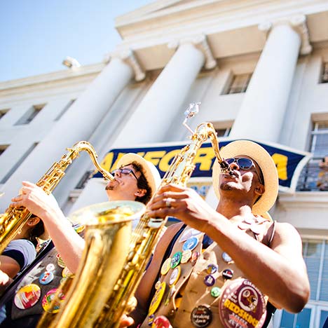 Cal band performing on Sproul Hall steps. Photo by Elena Zhukova.