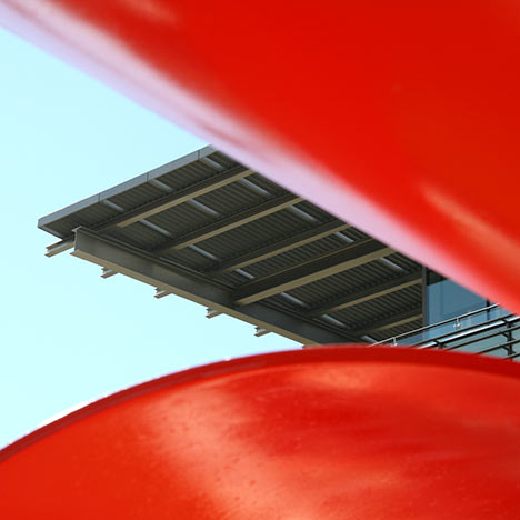 Sculpture at the Li Ka Shing Center. Photo by Keegan Houser.